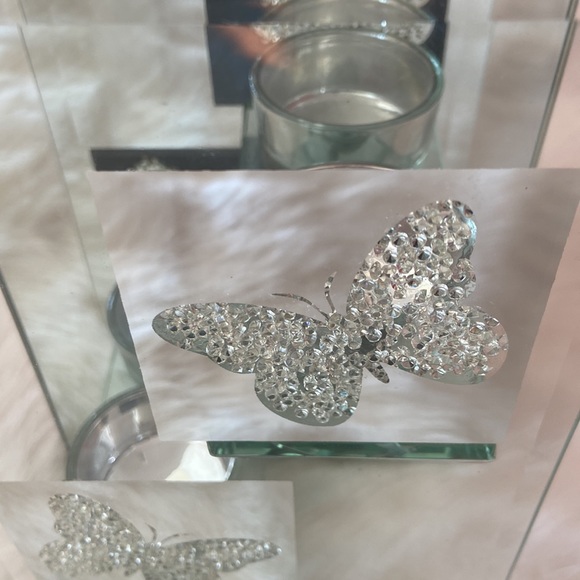 Elegant butterfly candle holder - Picture 2 of 3